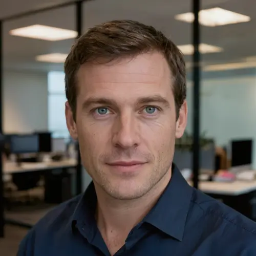Jesper Andersen er stifteren af NytCV.dk og har lang erfaring med CV'er, ansøgninger og jobsøgning generelt